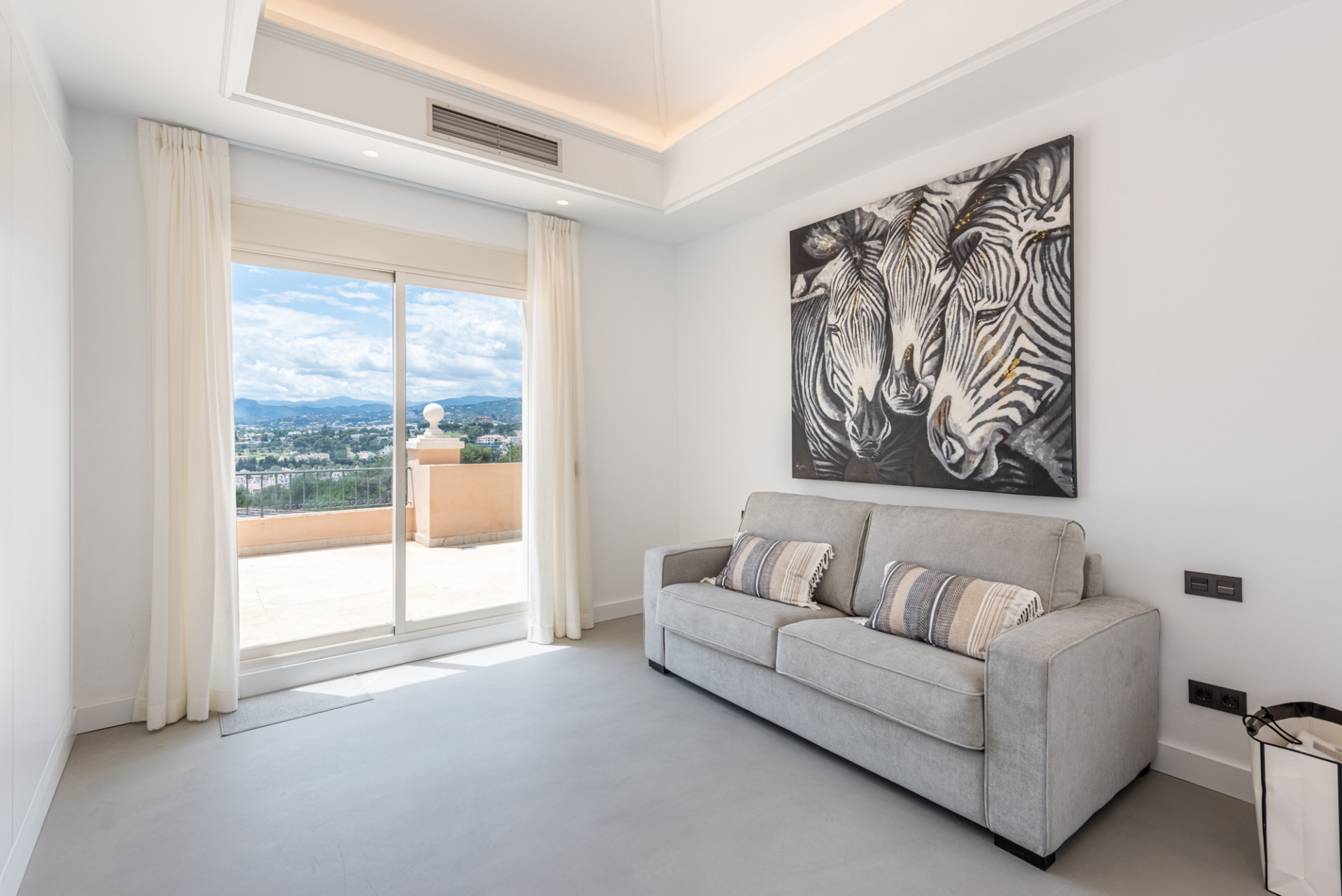 luxury penthouse for sale marbella puente romano sierra blanca