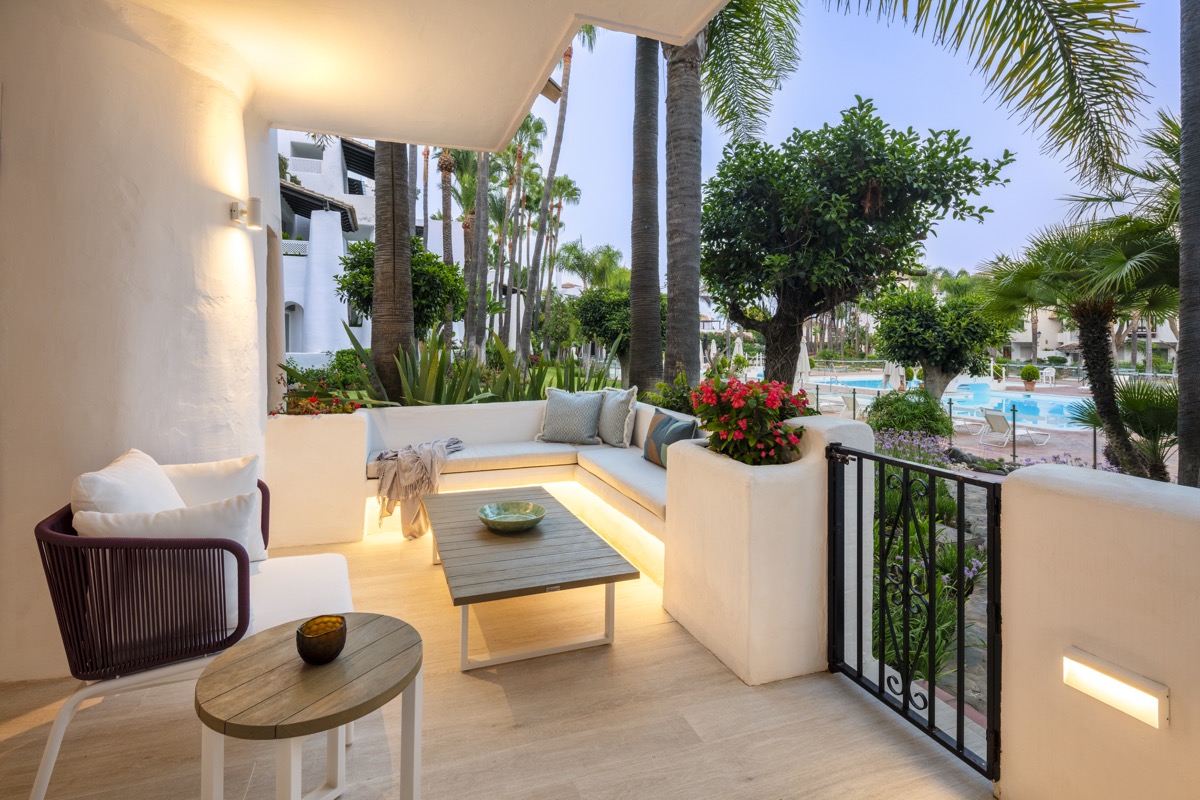 luxury apartment for sale puente romano marbella