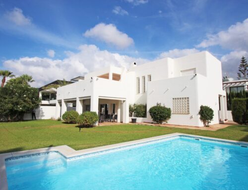 Villa – Marbella East – Ref: 8584