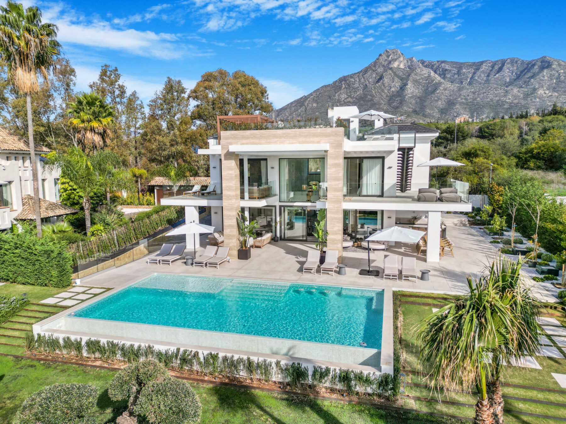 luxury villa for sale marbella golden mile puente romano